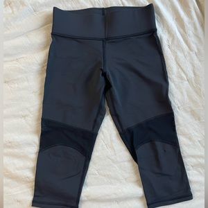 MICHI leggings 3/4 Size small mesh accents at knees